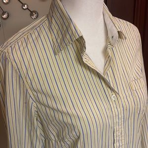 💜Express button down blouse.💜